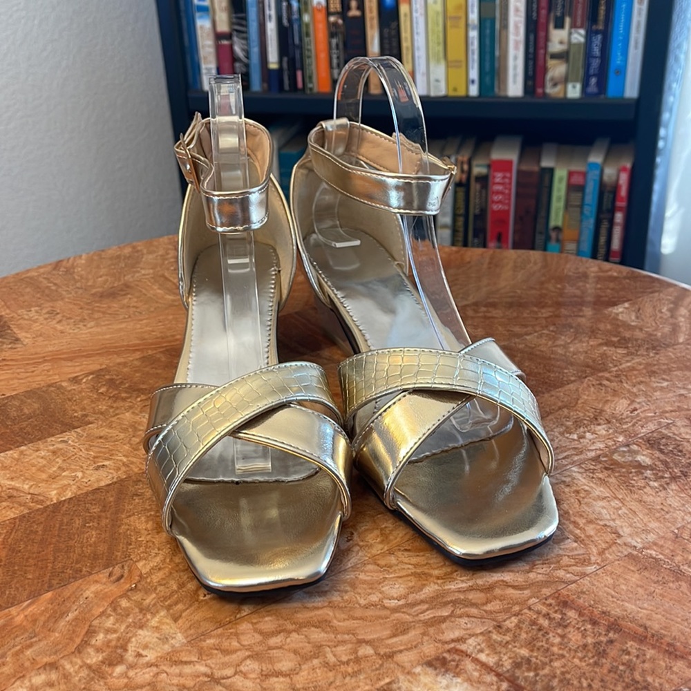 BUTITI | Gold Metallic Croc-Embossed Crisscross Ankle-Strap Sandal ZL840 080423